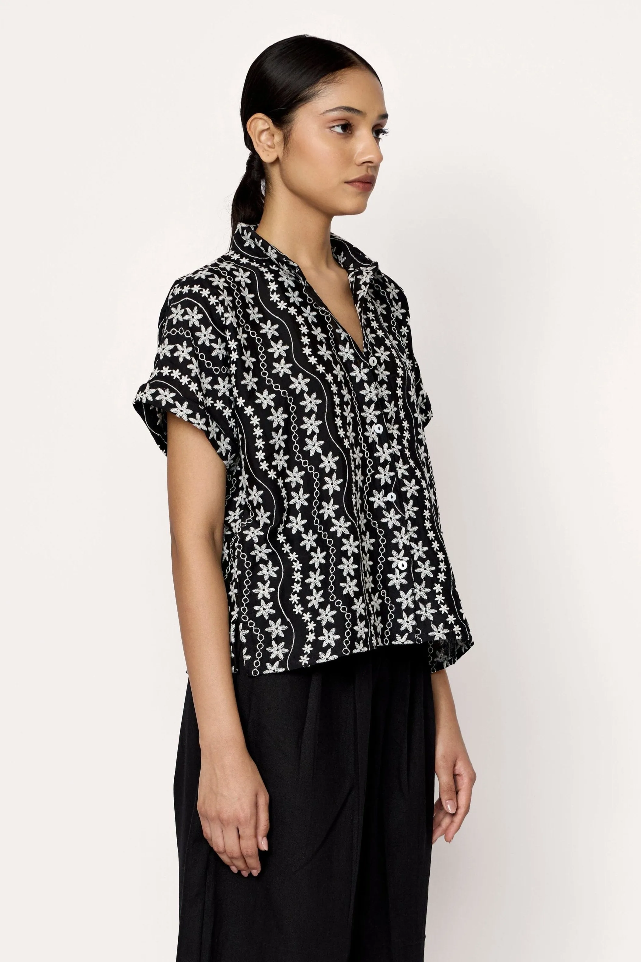 Relaxed Short Sleeve Shirt - Embroidered Floral